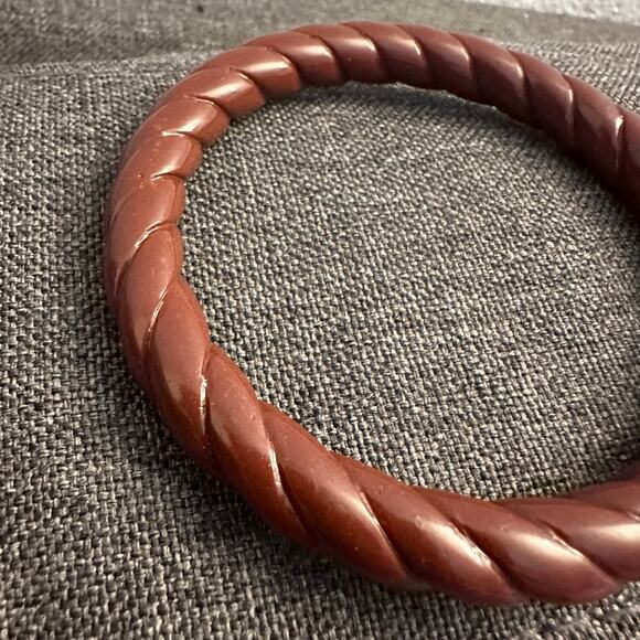 Vintage Bakelite Brown Twist Bangle Bracelet - Picture 3 of 3